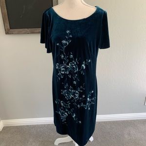 White House black market velvet dress